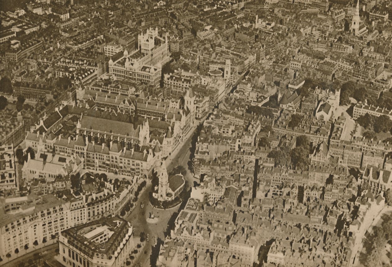 The Lair of the Law as Few Londoners Ever See It: The Temple and the Courts of Justice, c1935. av Unbekannt