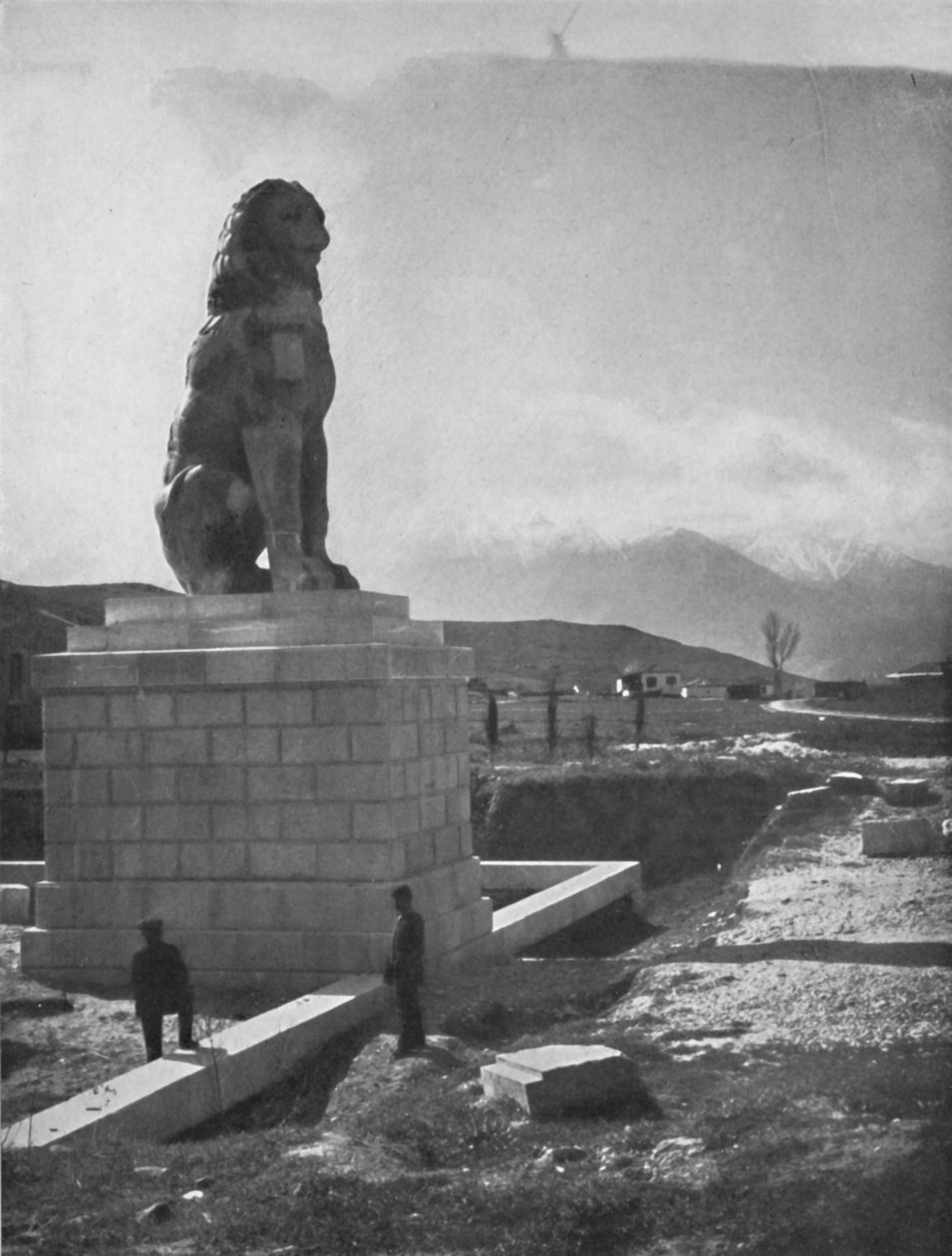 Lejonet av Chaeronea, Akropolis och berget Parnassus, 1913 av Unbekannt
