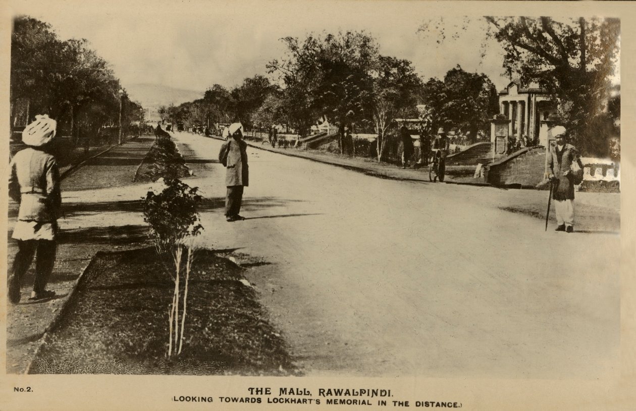 The Mall, Rawalpindi - Mot Lockharts Memorial på avstånd, c1918-c1939. av Unbekannt