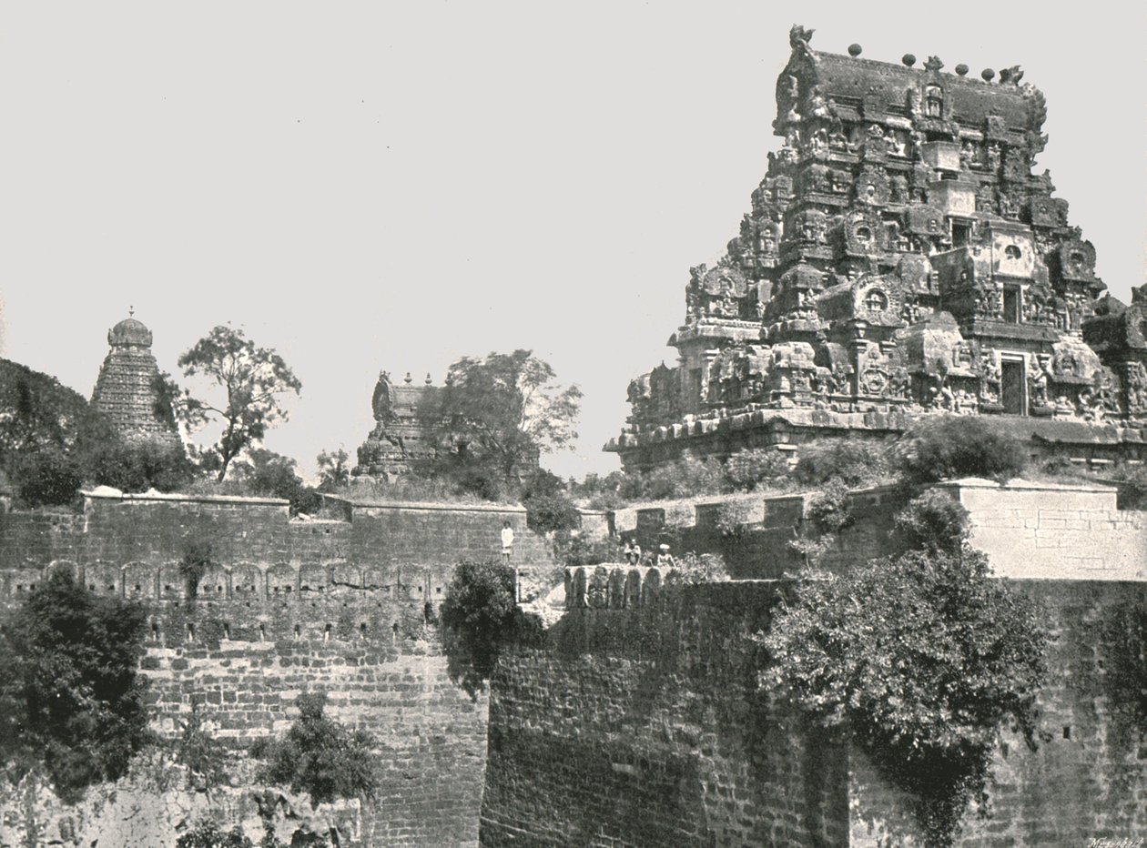 The Moat and the Fort, Tanjore, Indien, 1895. av Unbekannt