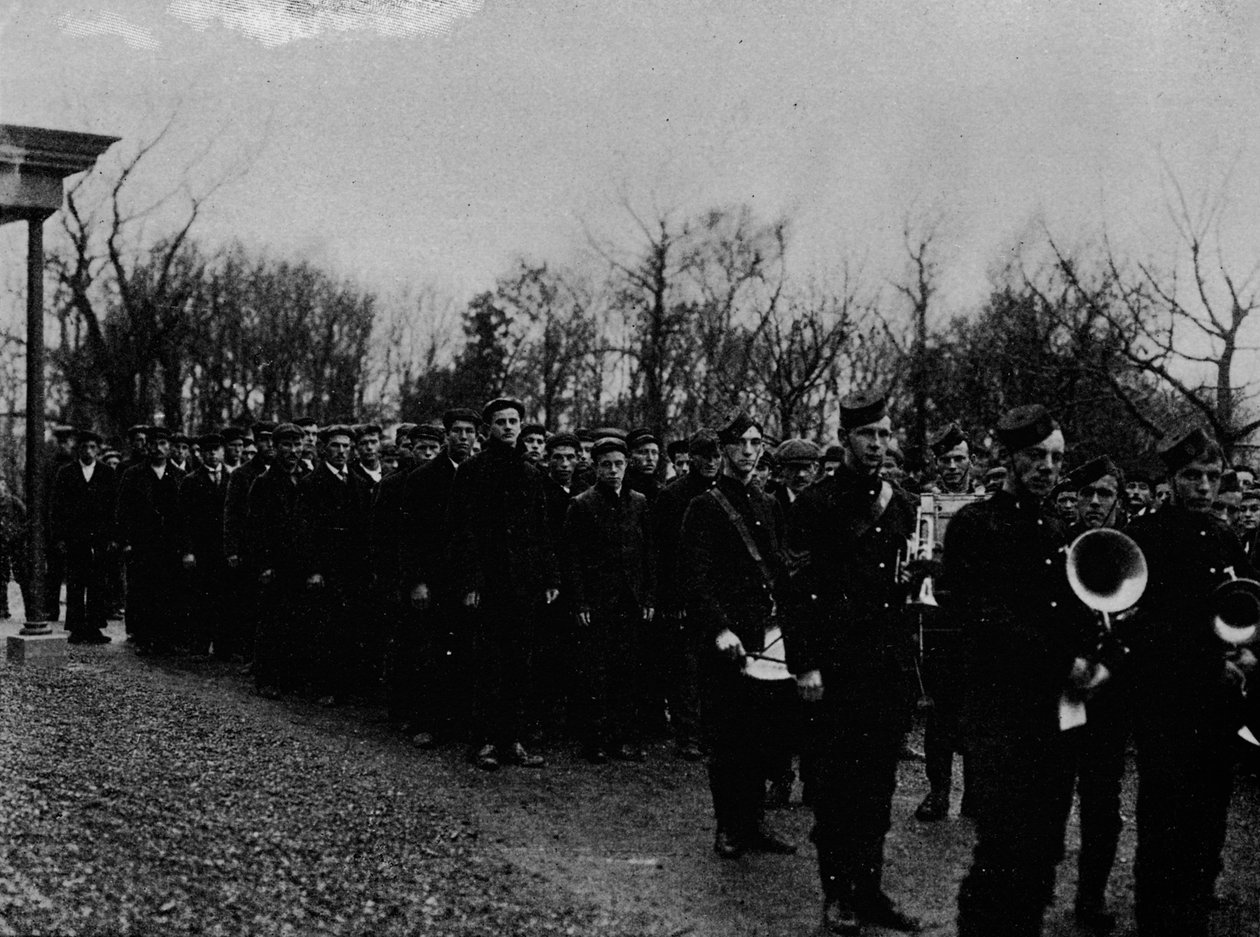 Newfoundland Naval Reserve paraderar inför guvernören vid St. Johns, c1902, 1903 av Unbekannt
