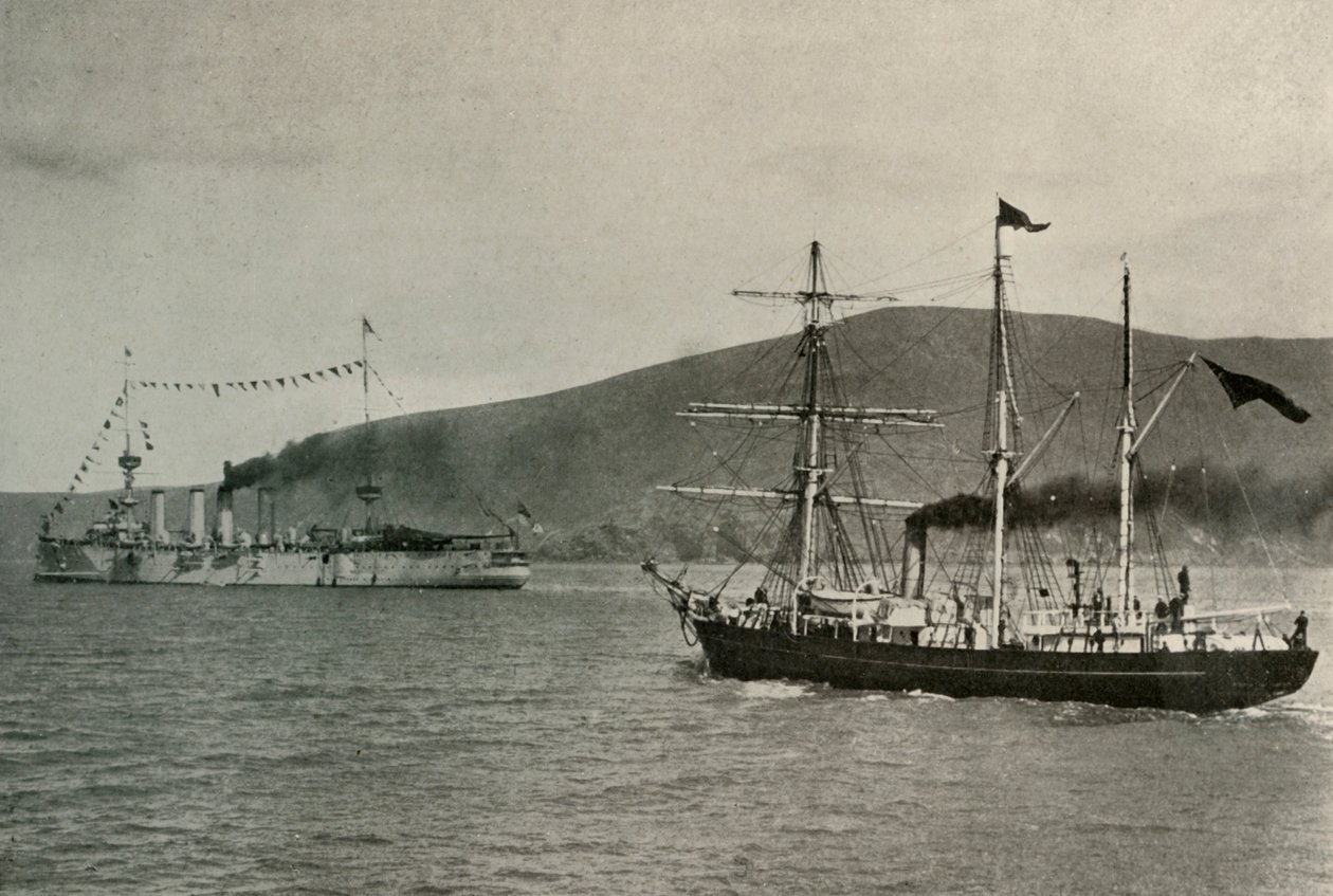 Nimrod Passing H.M.S. Kraftfull,...i Lyttelton Harbour, 1 januari 1908, 1909. av Unbekannt