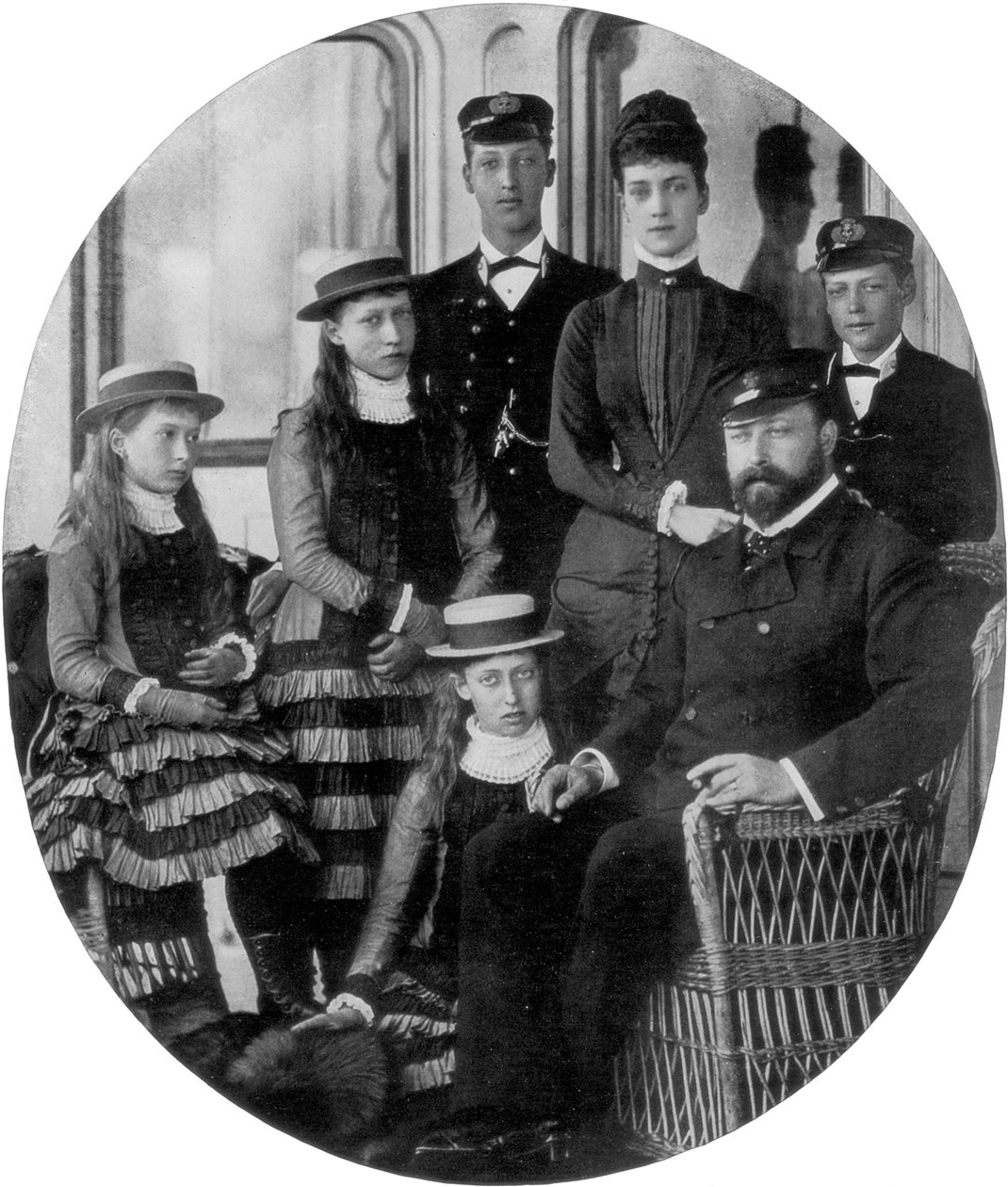 Prinsen och prinsessan av Wales med sin familj ombord på den kungliga yachten, 1800-talet 1910 av Unbekannt