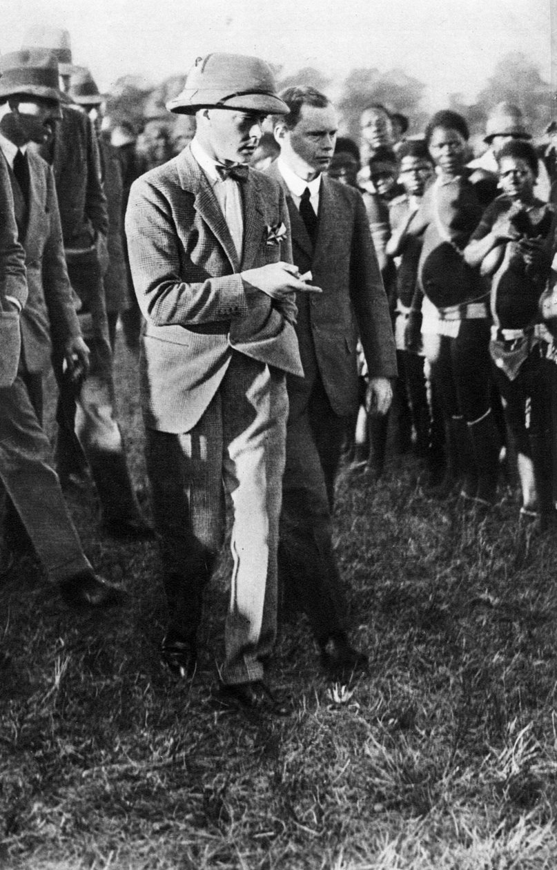 Prinsen av Wales och en grupp Usuta-dansare, Zululand, 1925 av Unbekannt