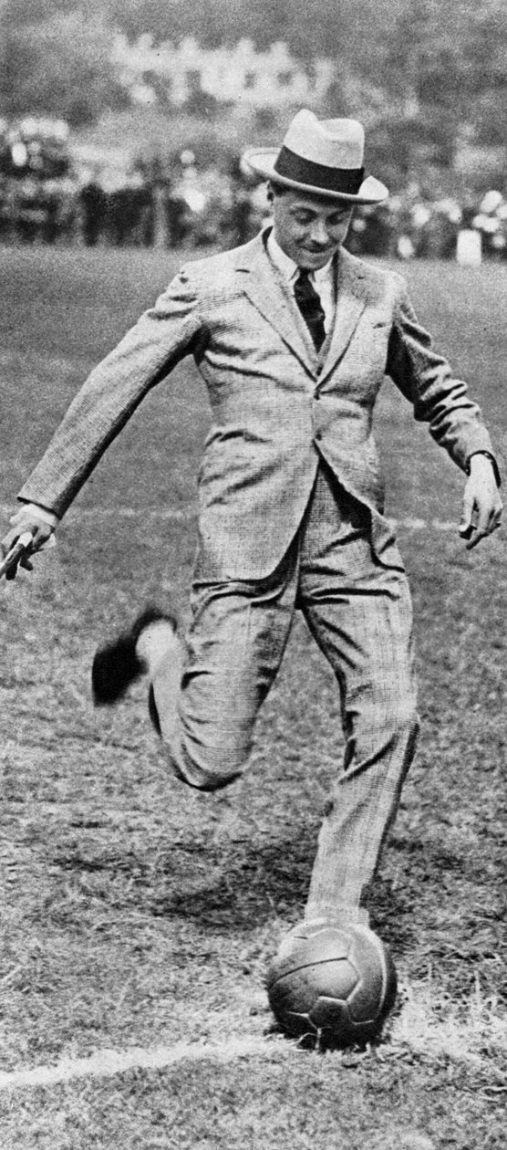 Prinsen av Wales startar fotbollsmatchen Spurs mot Fulham, 1921 av Unbekannt