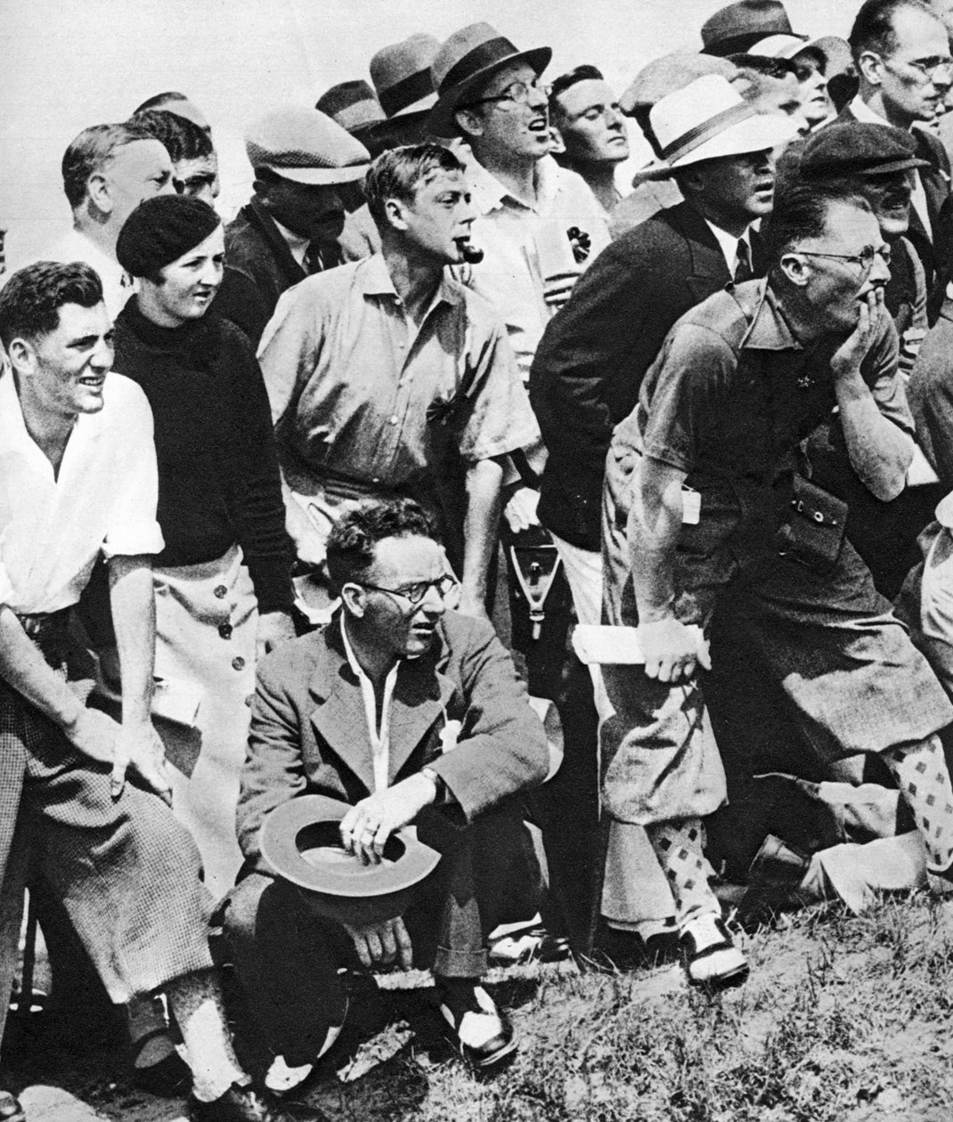 Prinsen av Wales röker pipa vid Open Golf Championship, St Andrews, c1930-talet av Unbekannt
