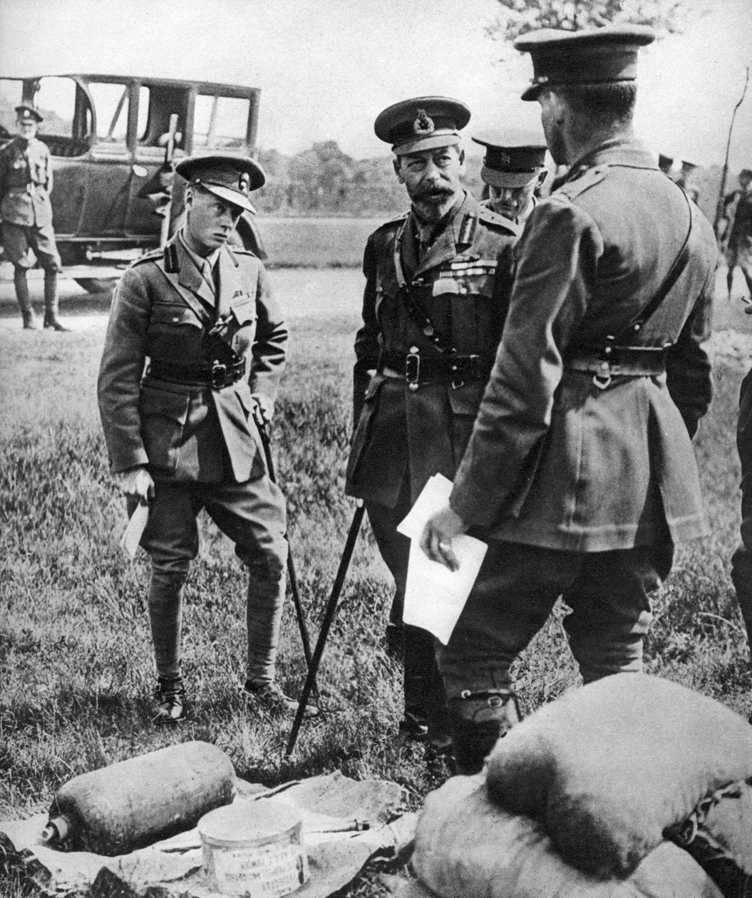 Prinsen av Wales med George V, på en gasskola under första världskriget, 1914-1918 av Unbekannt