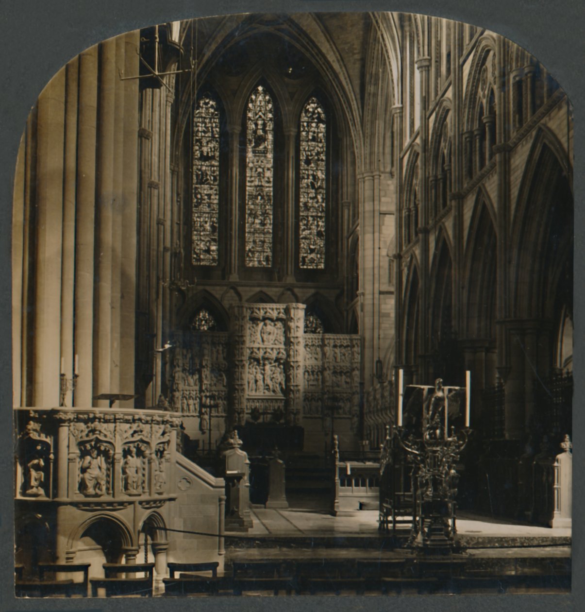Predikstolen och kören i Truro Cathedral, Eng., c1910. av Unbekannt