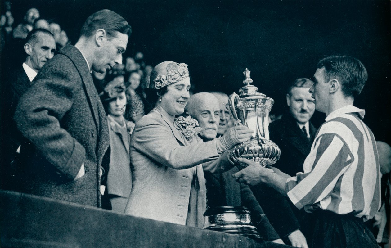 Drottningen presenterar koppen, 1937 av Unbekannt