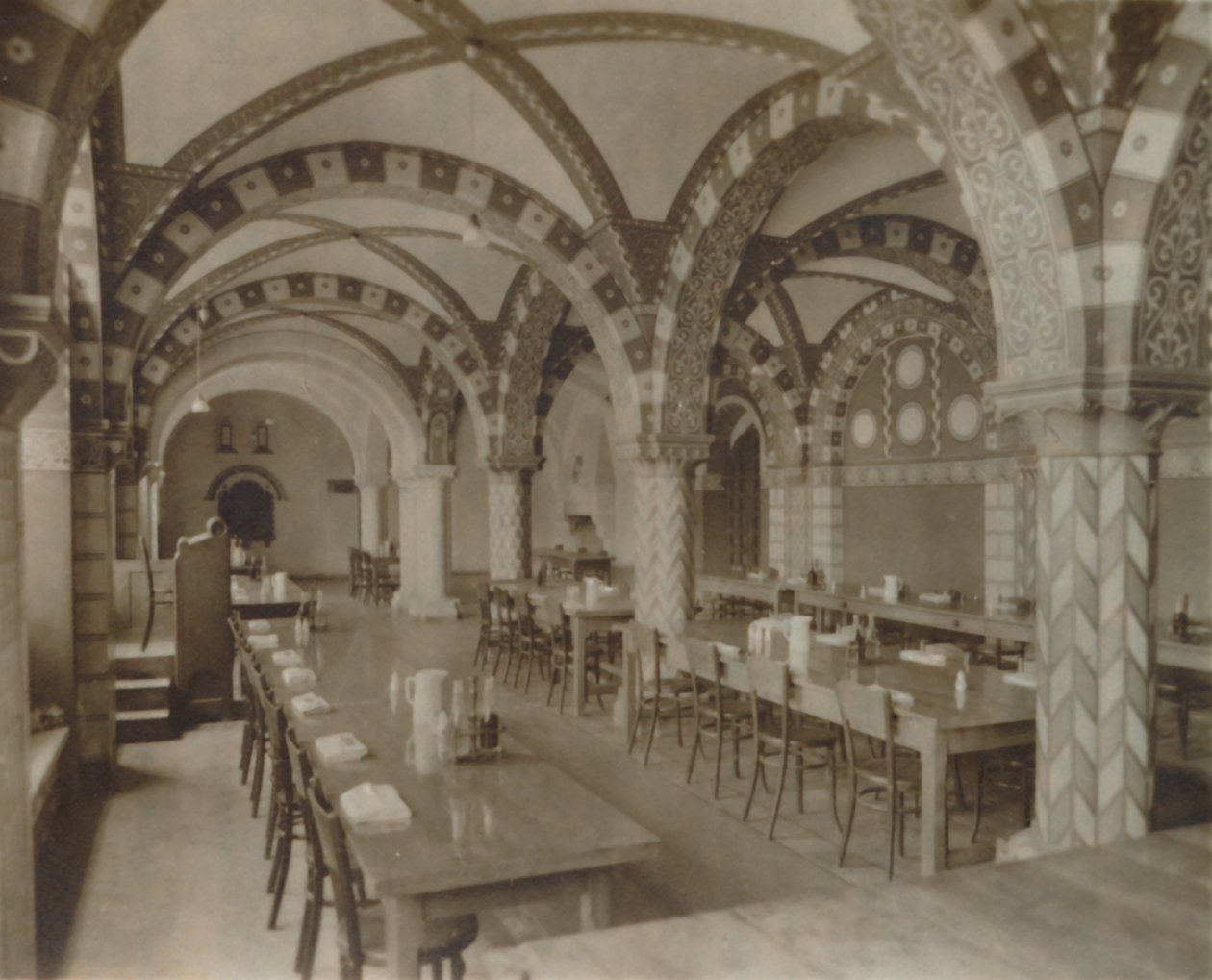 The Refectory, Buckfast Abbey, sent 1800-tidigt 1900-tal av Unbekannt