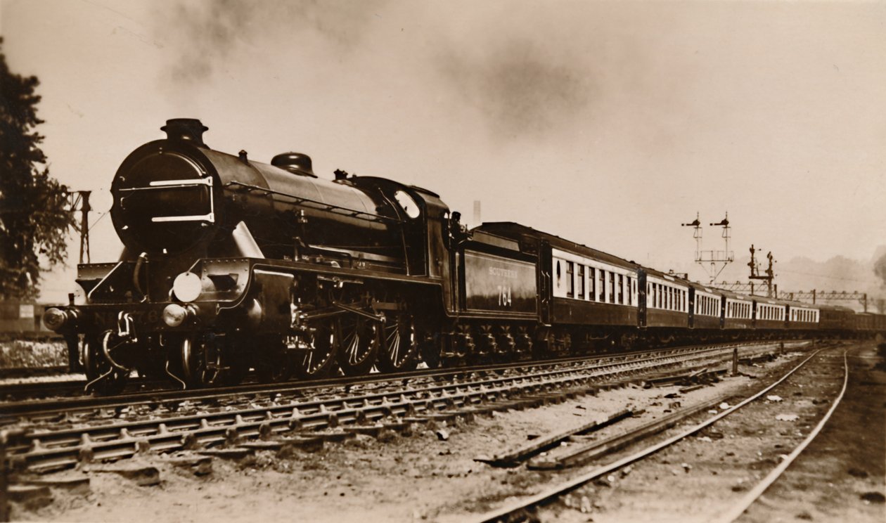 S.R. Dover Boat Train, Hauled by Sir Gawain A King Arthur Type Locomotive, c1930. av Unbekannt
