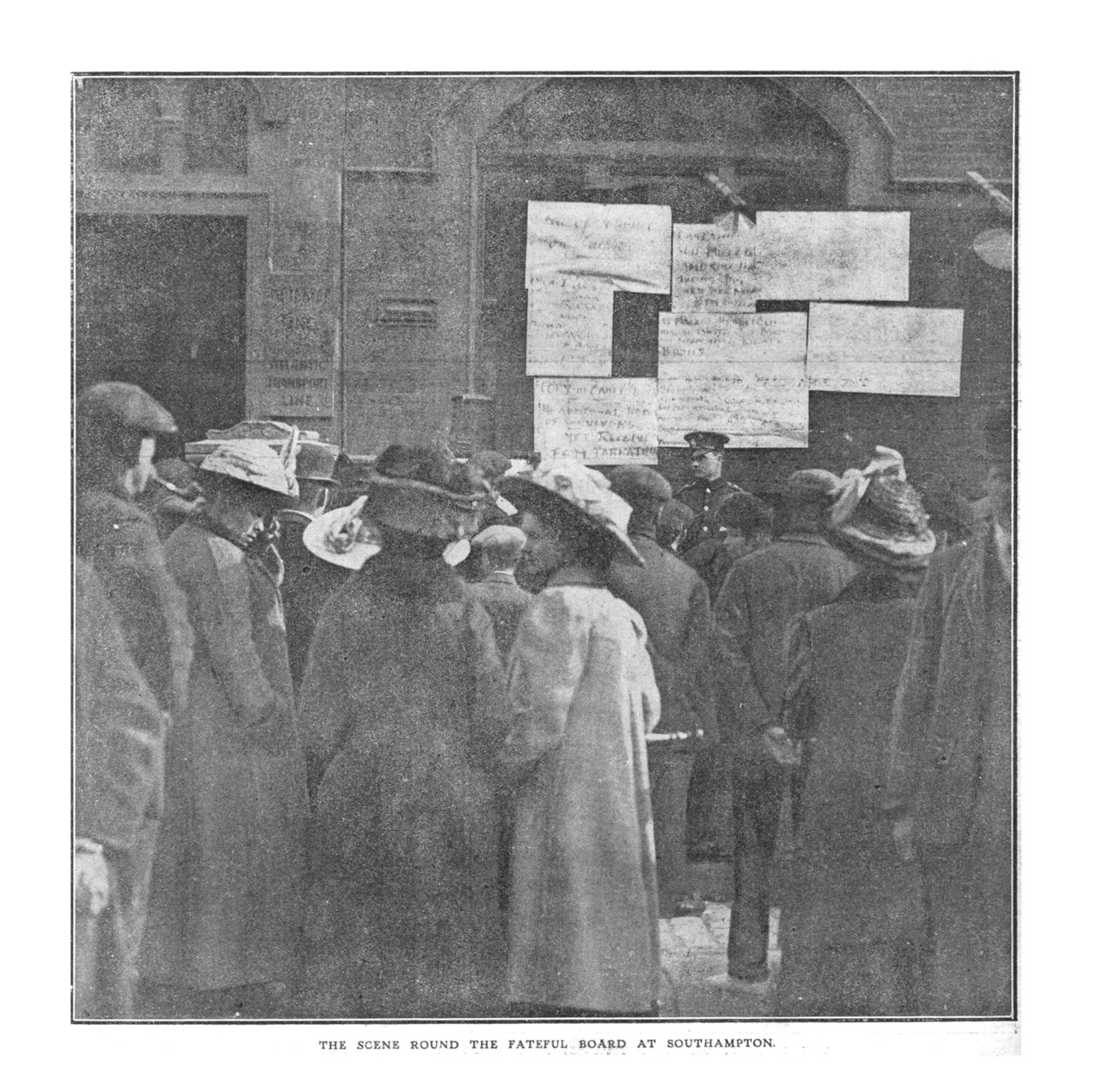 Scenen Round the Fateful Board i Southampton, 20 april 1912. av Unbekannt