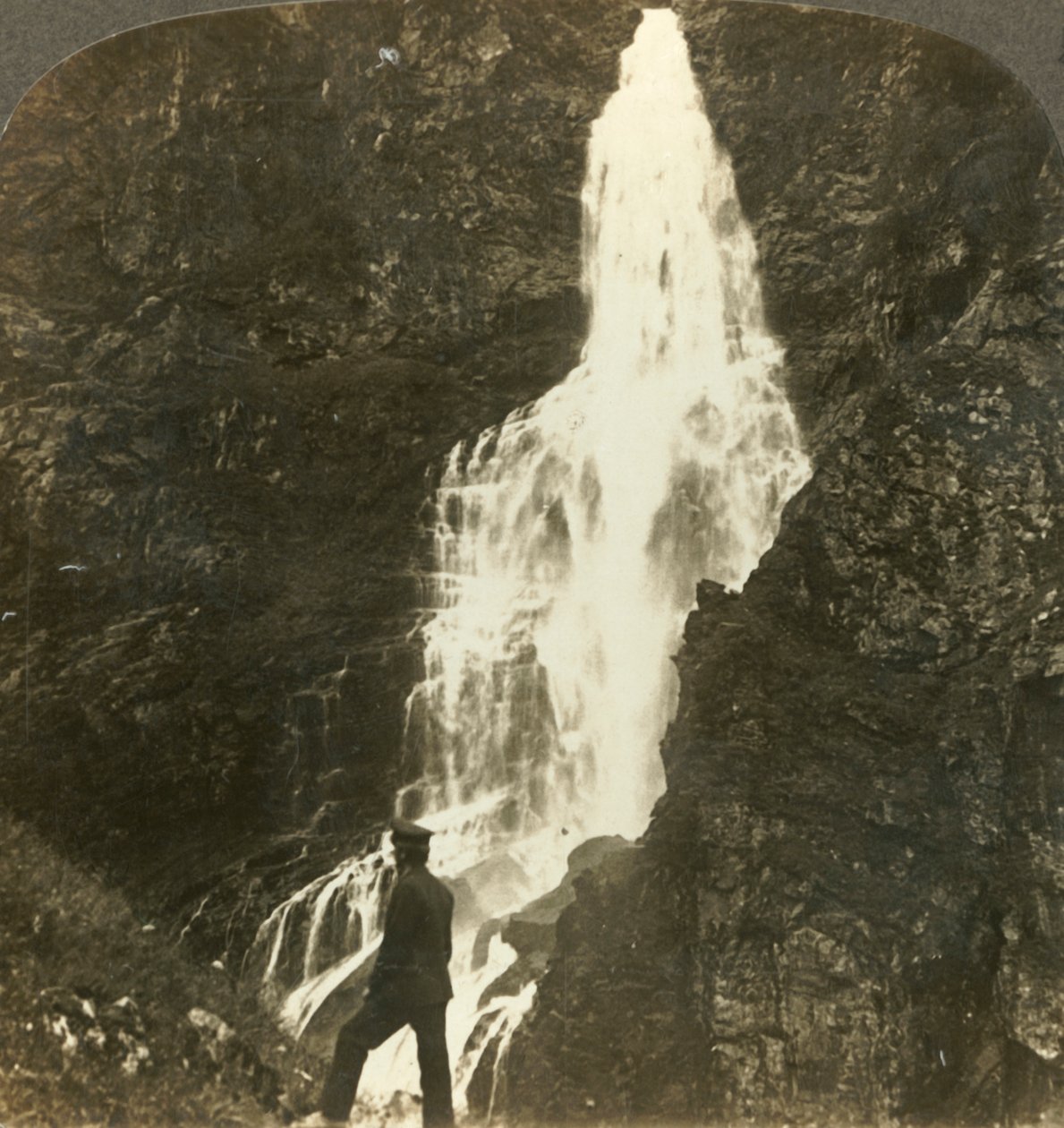 Sevlefallen, sprudlande och plaskande, nära Stalheims hotel, Naerodal, Norge, c1905. av Unbekannt