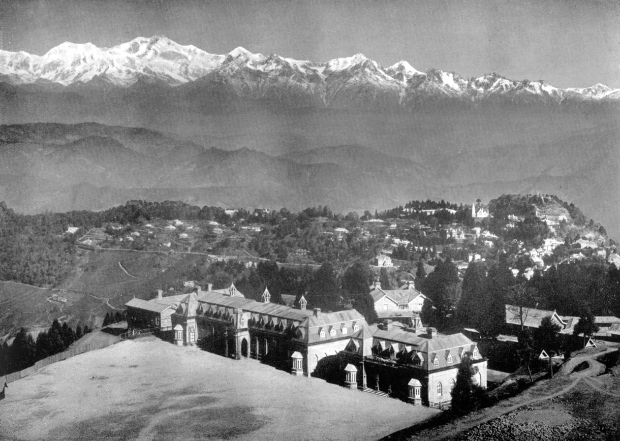 The Snow Range och Darjeeling från ovan St Pauls School, West Bengal, Indien, c1910 av Unbekannt