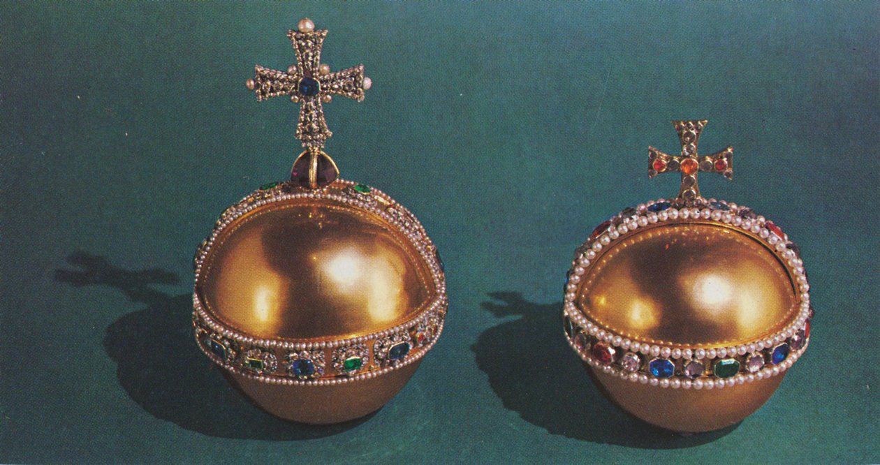 The Sovereigns Orb and Queen Mary IIs Orb, 1953 av Unbekannt