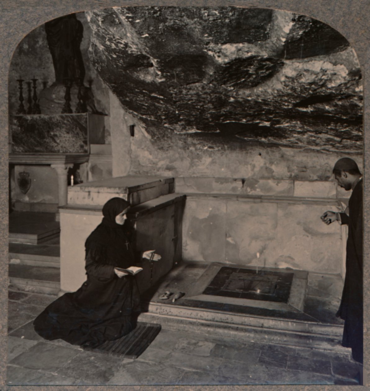 Smörjelsens sten, Heliga gravens kyrka, Jerusalem, c1900 av Unbekannt