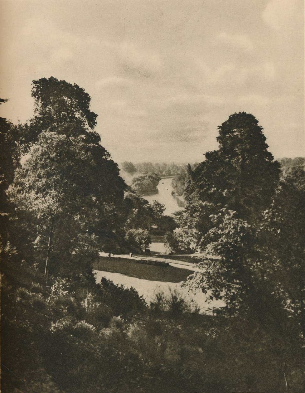 Themsen i Richmond, en av de mest berömda vyerna i England, c1935. av Unbekannt