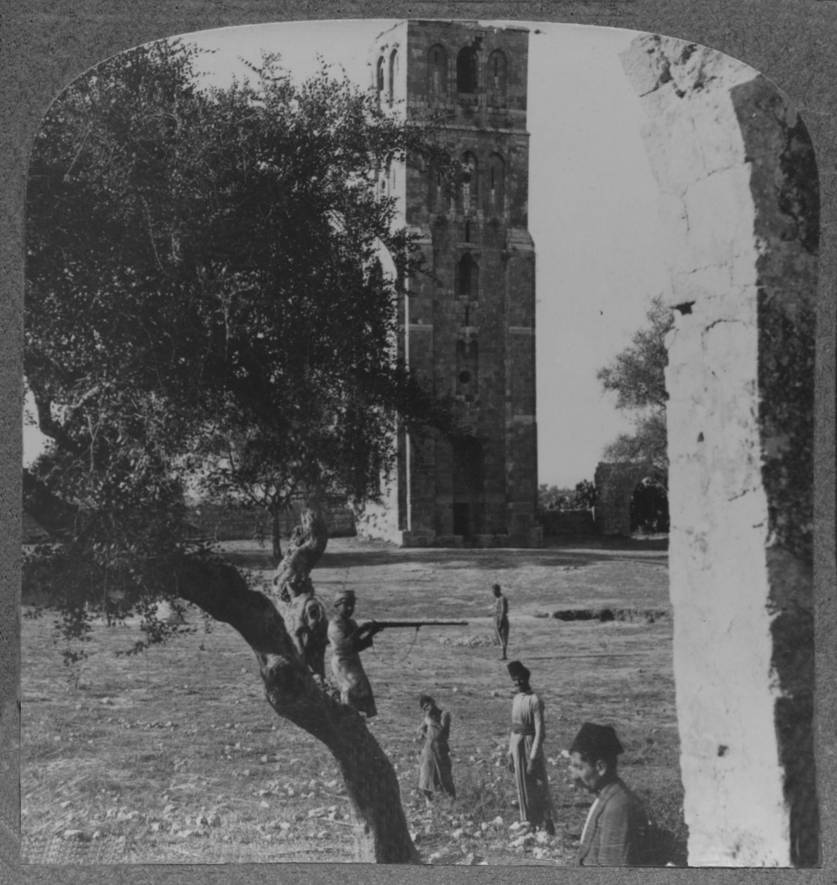 Tornet i Ramleh, sägs vara minareten i en stor moské, ca 1900 av Unbekannt