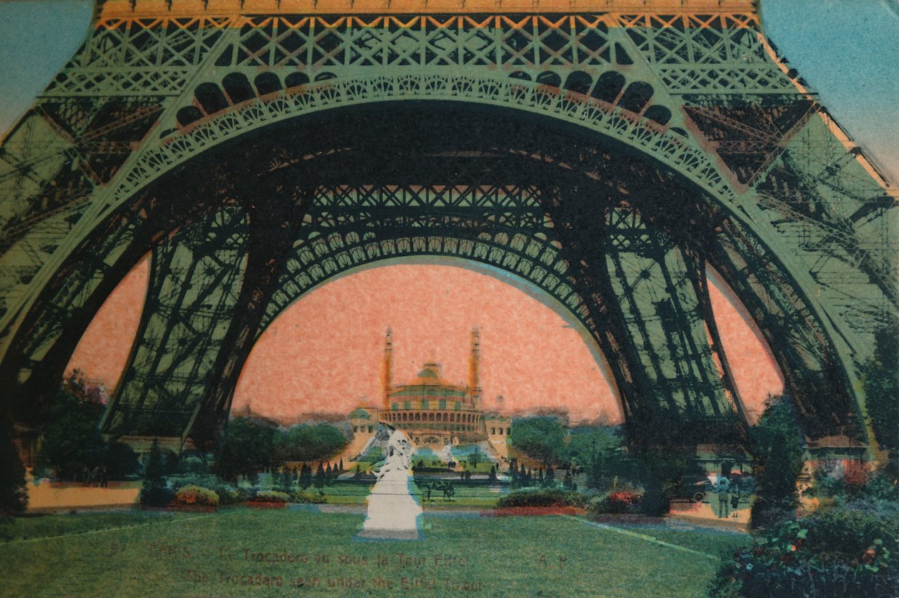 Trocadéro sedd under Eiffeltornet, Paris, c1920 av Unbekannt