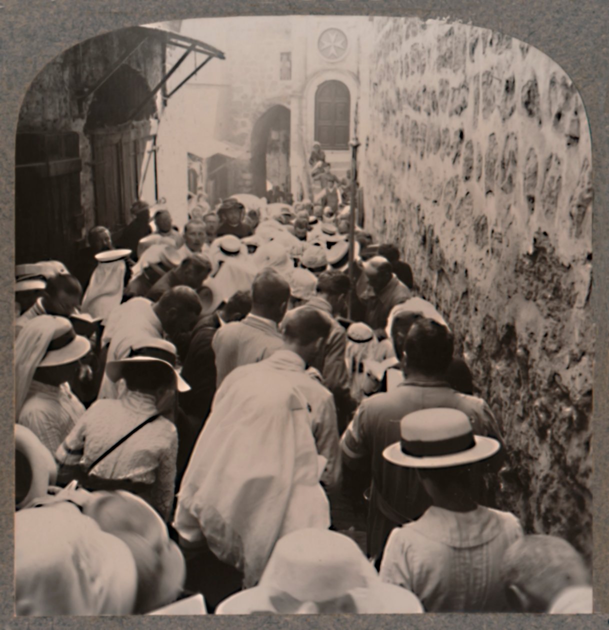 Via Dolorosa från Antonios torn till Heliga gravens kyrka, c1900 av Unbekannt