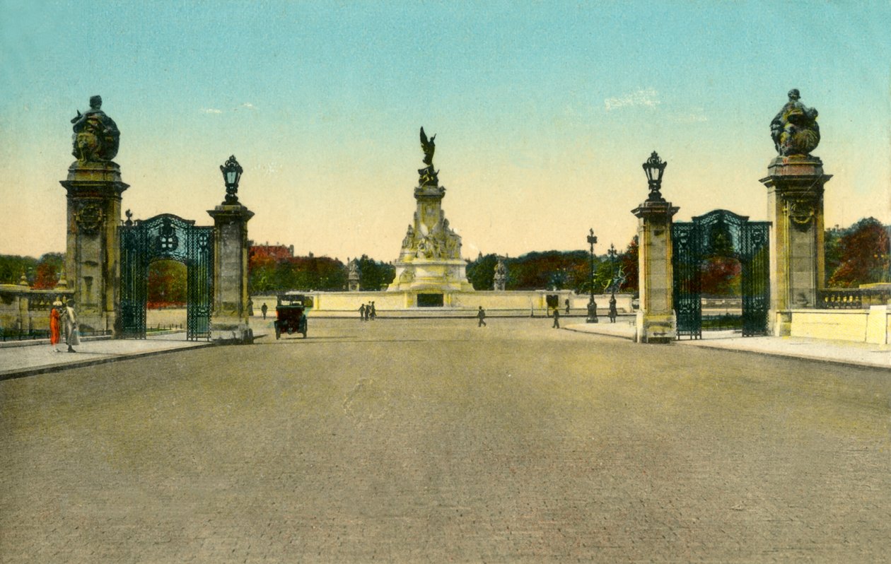 Victoria Memorial, Buckingham Palace, London, c1910. av Unbekannt