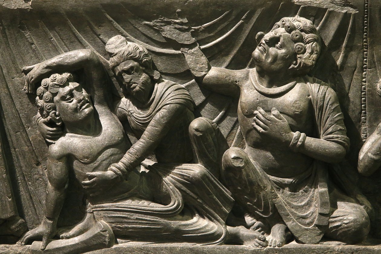 Victoria and Albert Museum. En del av en relief av Buddhas död (parinirvana). 200-400. Kushan period. Skiffer. Gandhara/Nordvästra Pakistan. Storbritannien av Unbekannt
