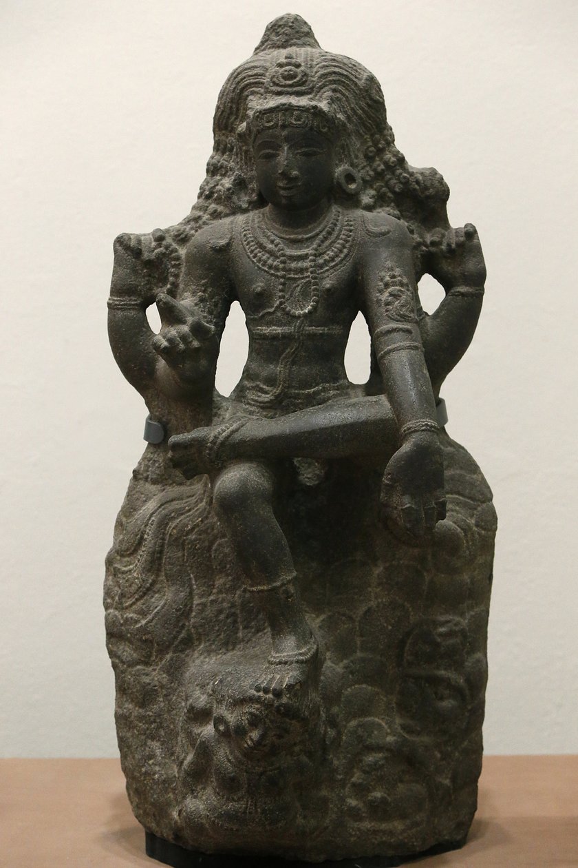 Victoria and Albert Museum. Shiva som Dakshinamurti. 1200-1300. Sen Cholaperiod. Granit. Södra Indien (Tamil Nadu). Storbritannien av Unbekannt