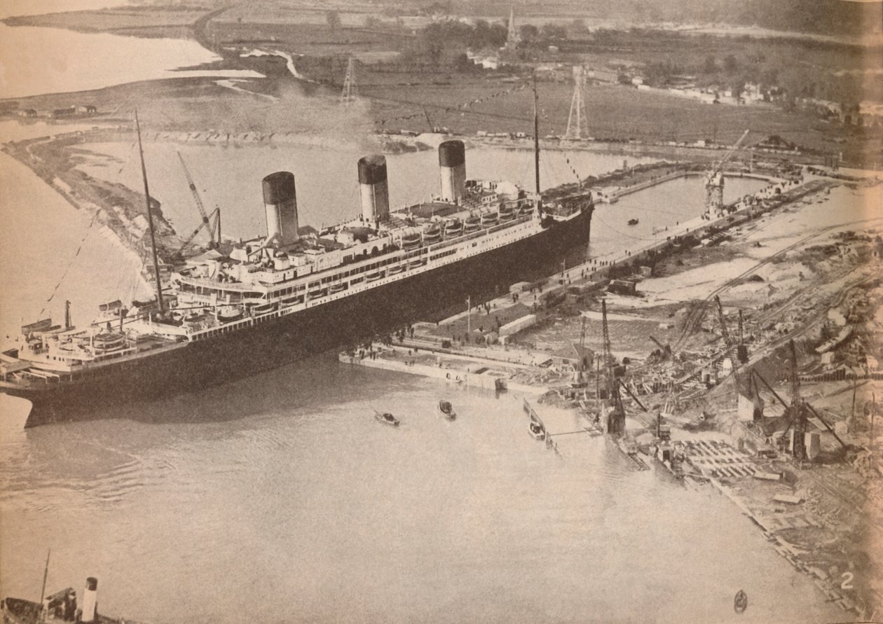 The White Star Liner Majestic går in i världens största gravdocka vid Southampton, c1934, 19 av Unbekannt