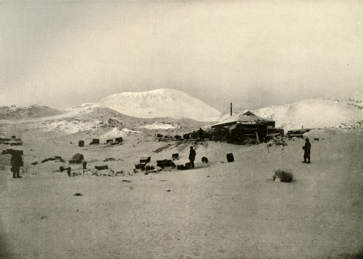 Vinterkvarteren. Med berget Erebus i bakgrunden, c1908, 1909 av Unbekannt