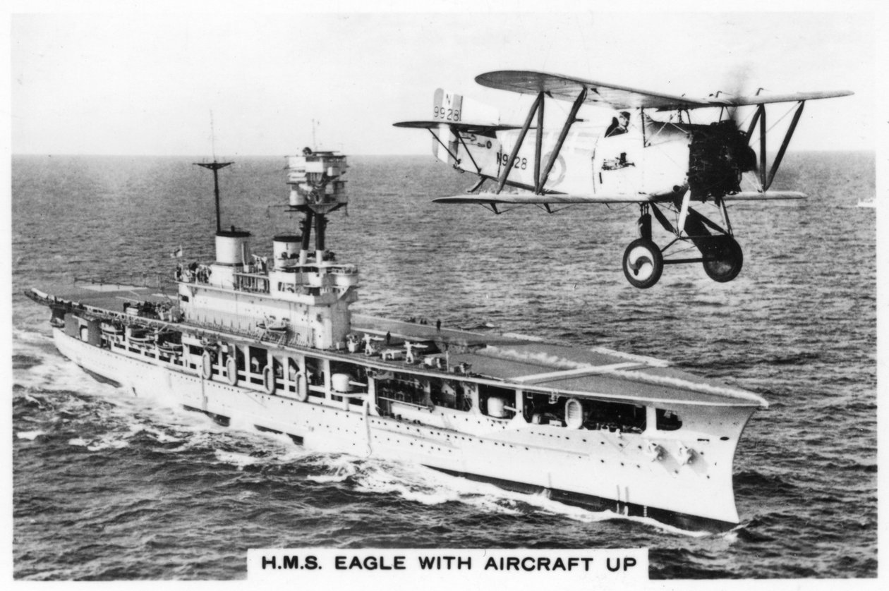 Hangarfartyget HMS Eagle och ett Fairey Flycatcher-flygplan, 1937 av Unbekannt