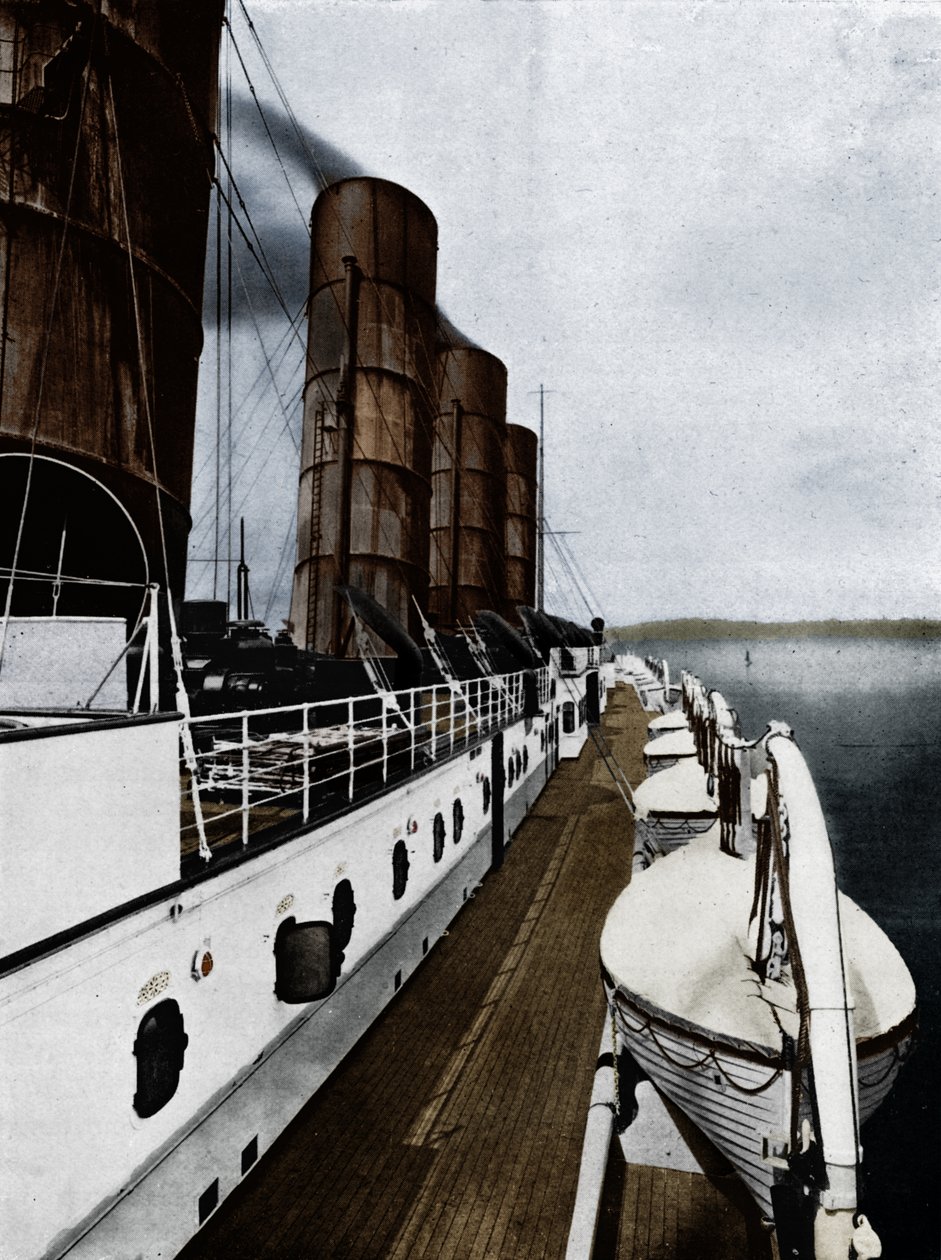 Båtdäcket på Lusitania, visar livbåtar, 1915 av Unbekannt