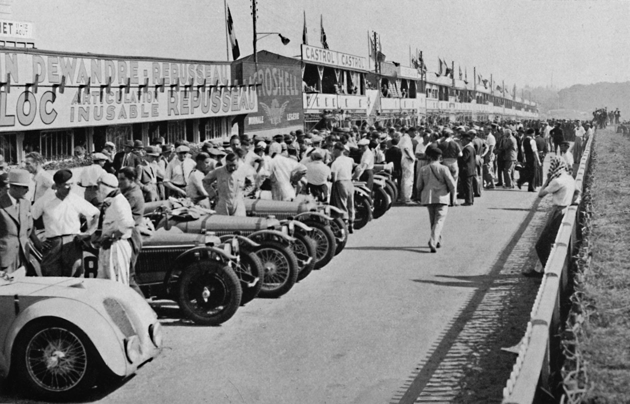 De livliga groparna: före starten av Le Mans 24-timmarslopp, 1937 av Unbekannt