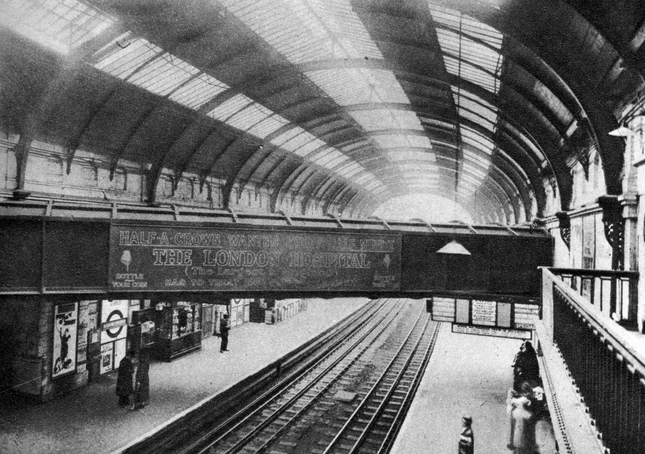 Westbourne-akveduktens gång över Sloane Square Station, London, 1926-1927 av Unbekannt