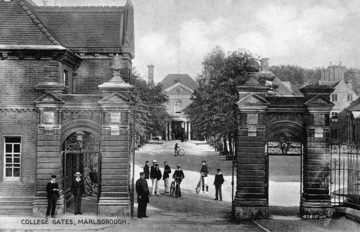 Ingången till Marlborough College, Marlborough, Wiltshire, tidigt 1900-tal av Unbekannt