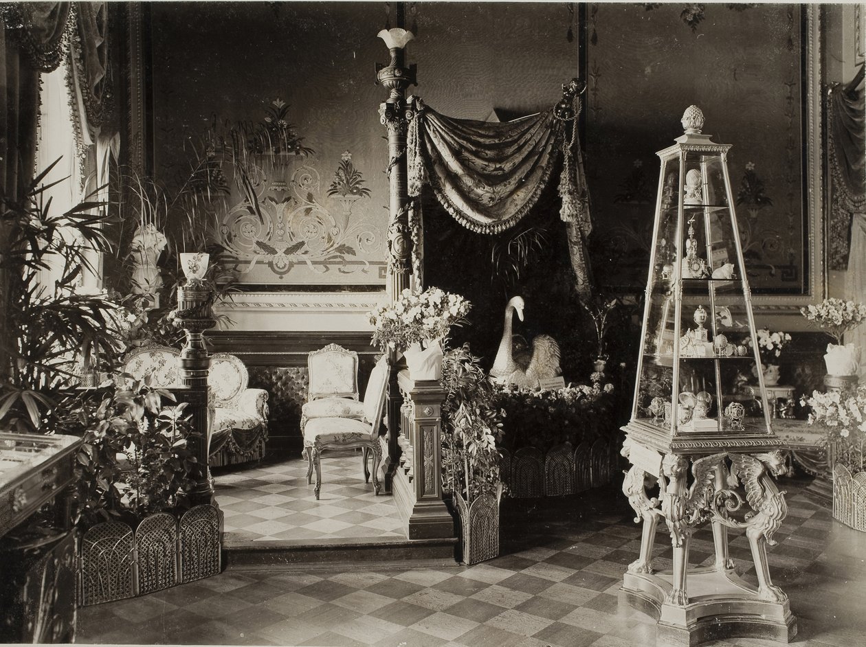 Utställningen av den ryska kejsarfamiljens Fabergé-samling på Dervis Mansion i St. Pete av Unbekannt