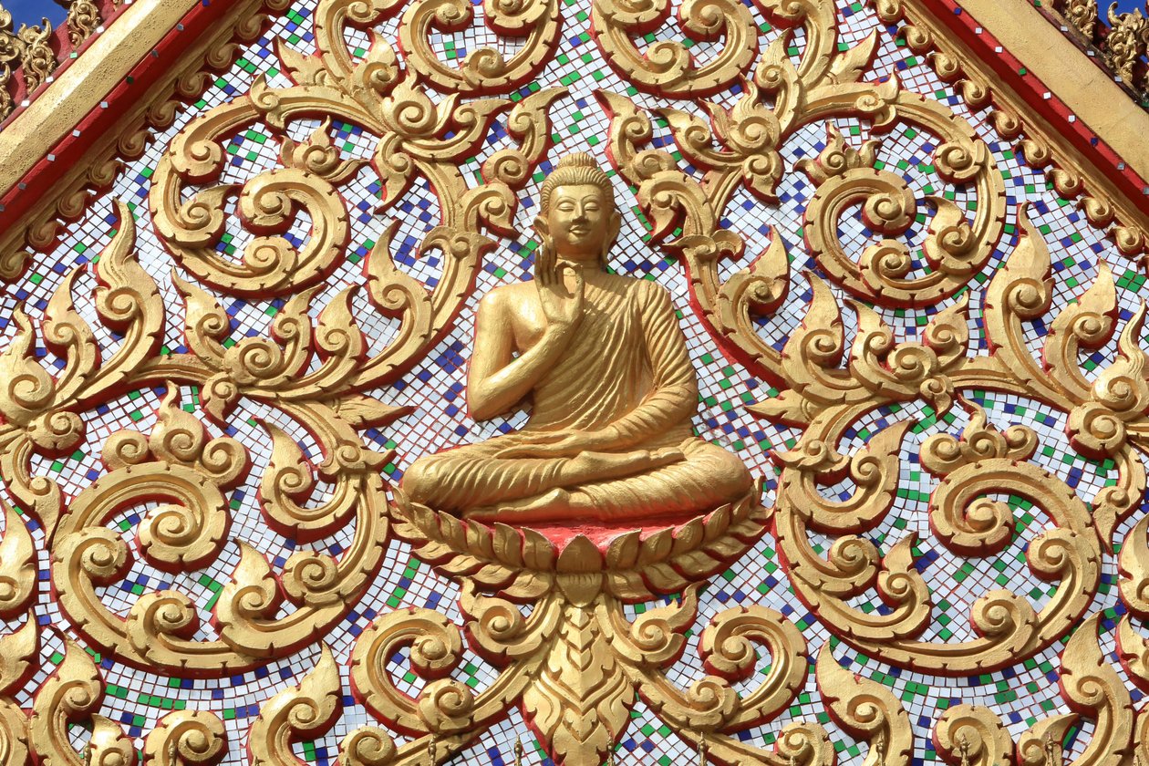 Buddhas första predikan gav efter att ha nått upplysningen. Wat Si Sou Mang Karam-templet. Vieng Vang. Laos, 20151102, Vieng Vang, Laos av Unbekannt