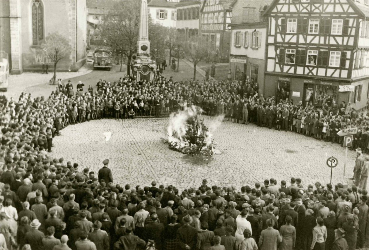 Inredningen och rituella föremål från synagogan i Mosbach på torget den 10 november 1 av Unbekannt