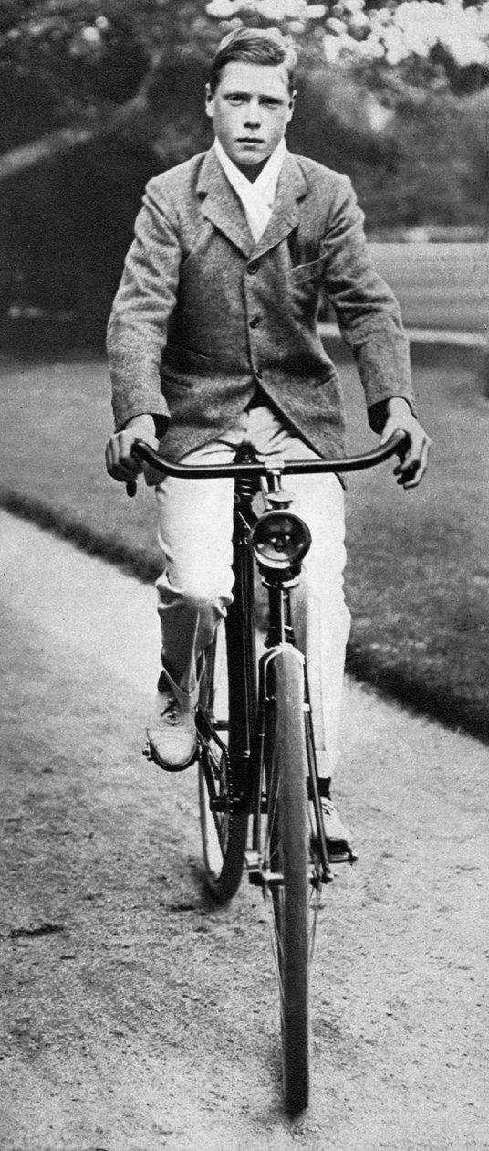 Den blivande kungen Edward VIII cyklade 1911 av Unbekannt