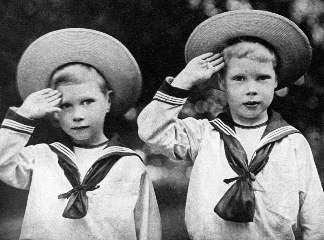 Den blivande kungen Edward VIII till höger och hertigen av York, c1900 av Unbekannt