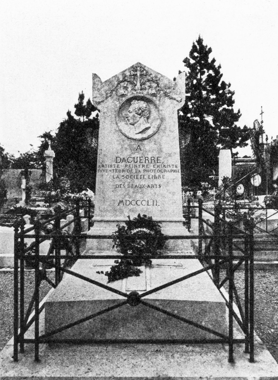 Louis Daguerres gravsten, fransk fotografisk pionjär Gravsten i Bry-sur-Marne av Louis Jacques Mande Daguerre (1787-1851) av Unbekannt