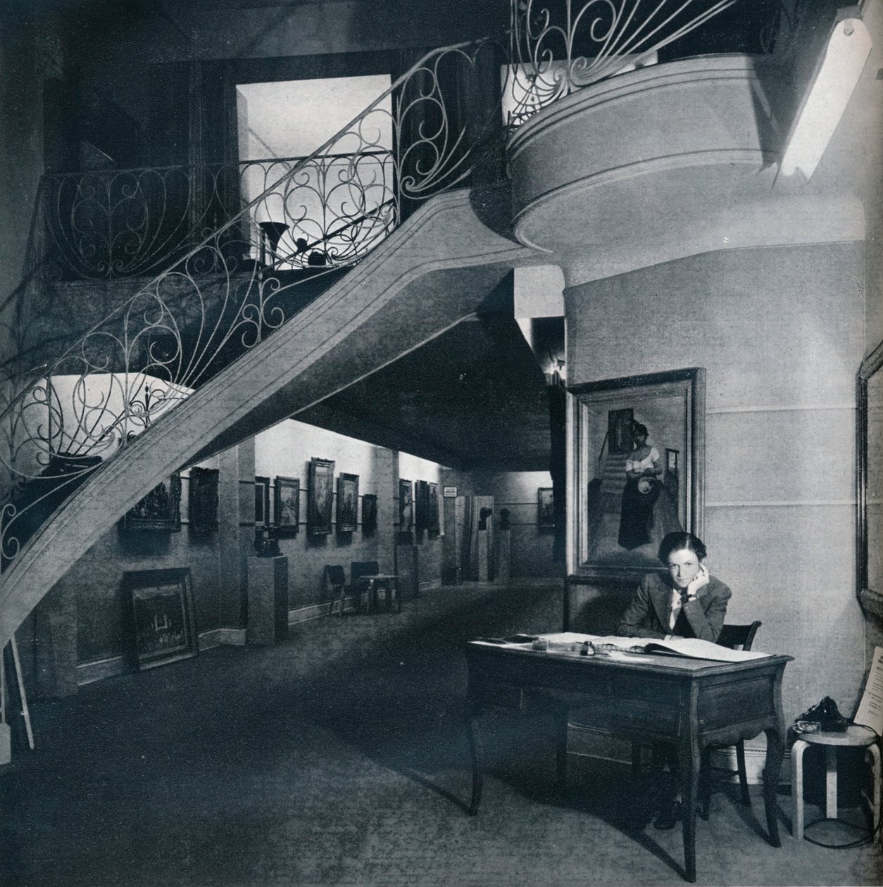 Bottenvåningens galleri i American-British Art Center, c1941 av Unbekannt
