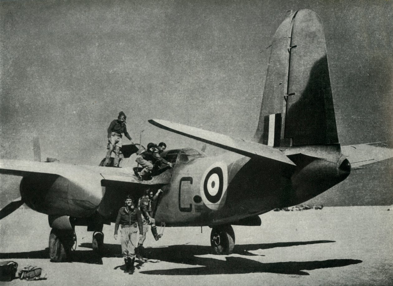 Den varma solen strömmar ner på en landningsplats i öknen, c1942-1943, 1945. av Unbekannt
