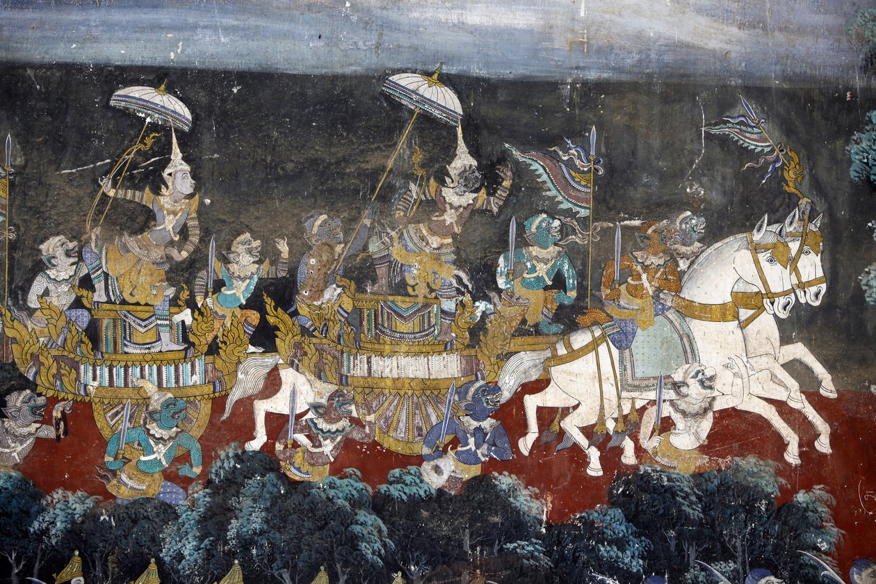 Det inre av silverpagodens sammansatta väggar är täckt med väggmålningar som föreställer berättelser från Reamker, det vill säga khmerversionen av det klassiska indiska eposet, Ramayana. Vissa delar av väggmålningarna är försämrade och väderskada. Väggmåln av Unbekannt