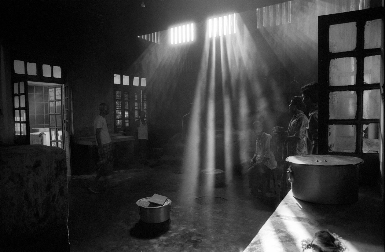 Köket på Mental Hospital, Pabna, i Bangladesh. 1994. Mentalsjukhuset, Pabna är det första sjukhuset i sitt slag i Bangladesh för en befolkning på cirka 130 miljoner. Det grundades 1957 av den dåvarande civilkirurgen i Pabna-distriktet i en lokal av Unbekannt