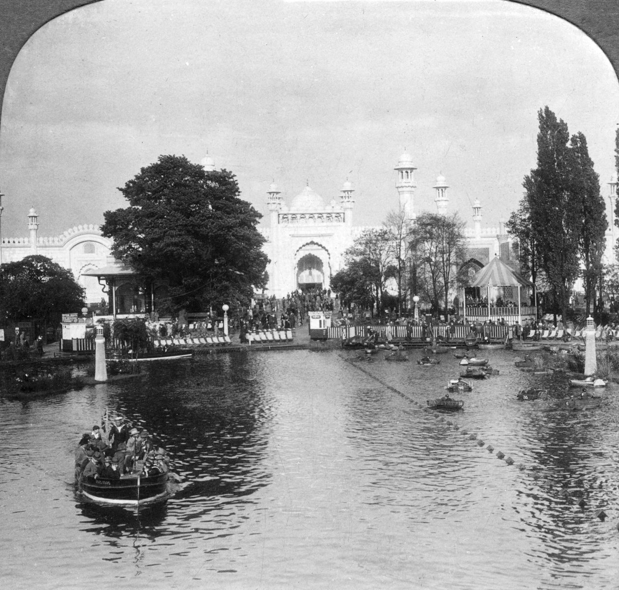Sjön vid British Empire Exhibition, Wembley, London, c1925 av Unbekannt