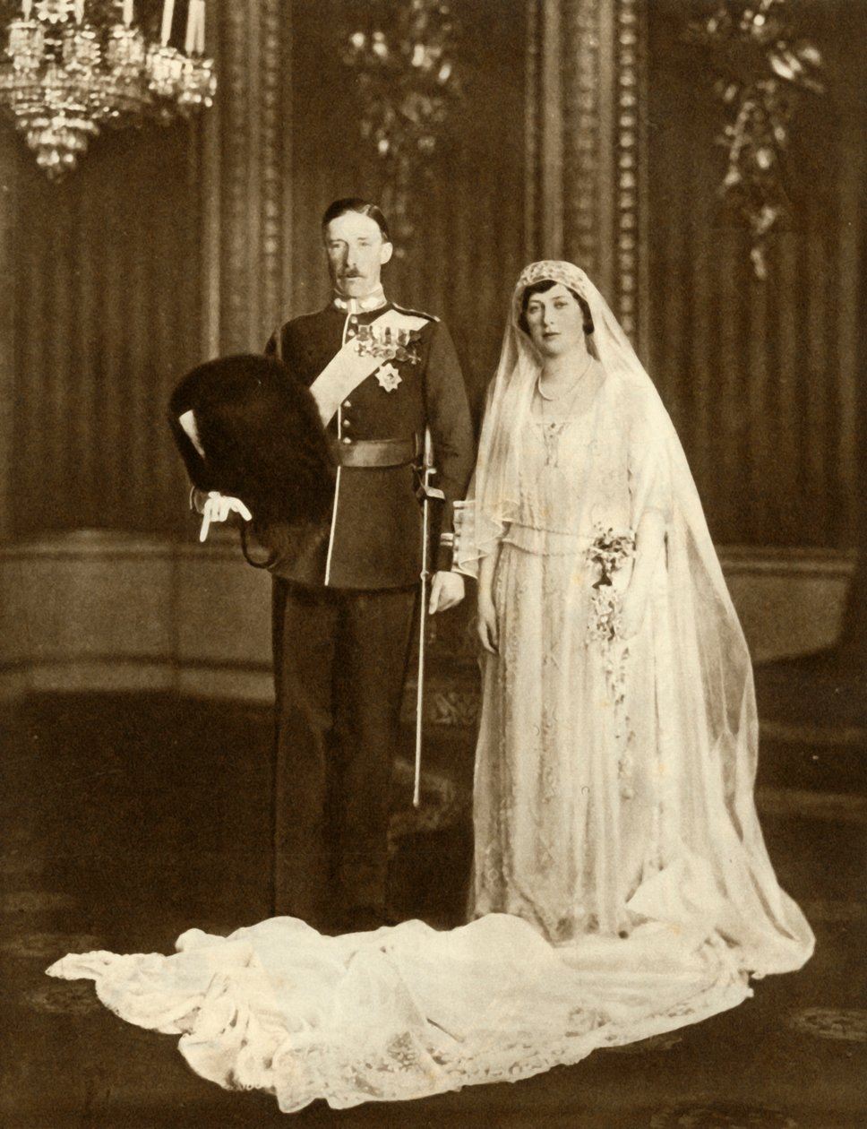 Prinsessan Marys och Viscount Lascelles äktenskap, 28 februari 1922, 1935. av Unbekannt