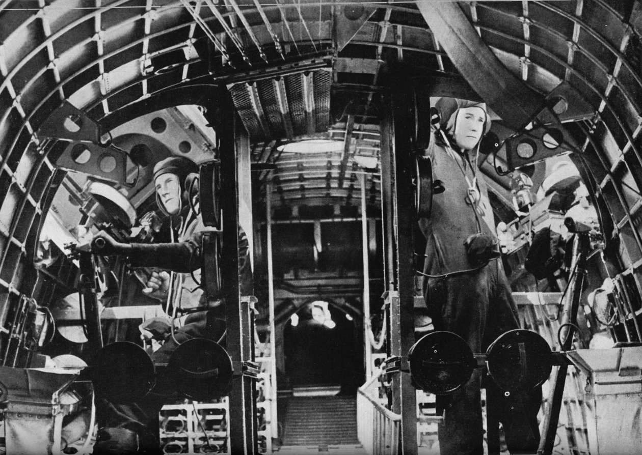 Midskeppsskyttarna på en RAF-flygbåt larmar vid sina stationer, c1940 1943 av Unbekannt