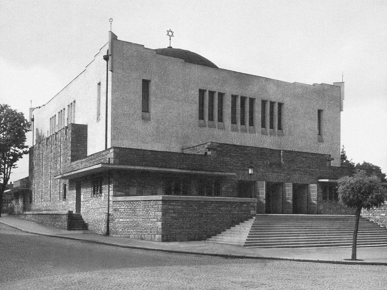 Den nybyggda Neolog synagogan i Zilina Slovakien, designad av Peter Behrens 1928 av Unbekannt