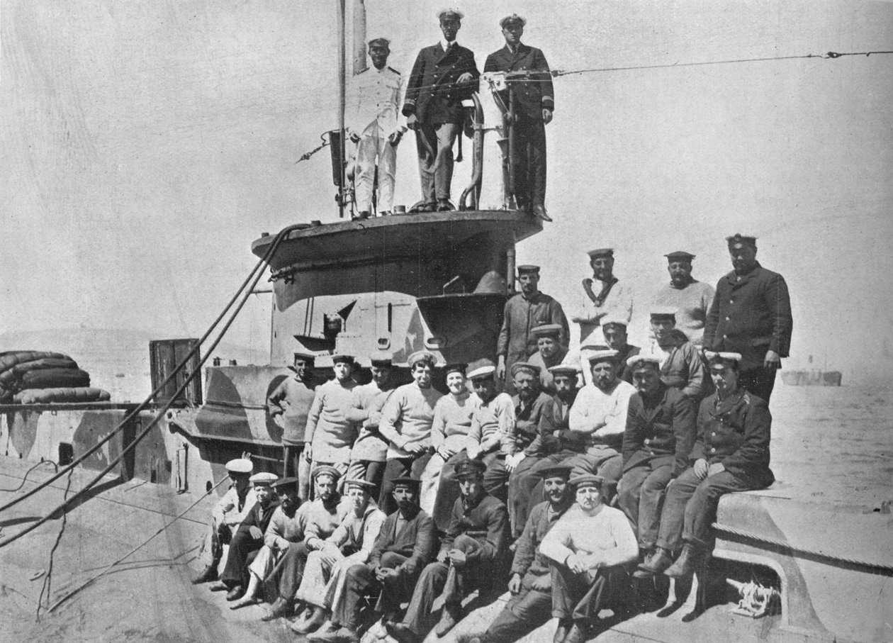 Officerarna och besättningen på HM Submarine E14, 1915. av Unbekannt