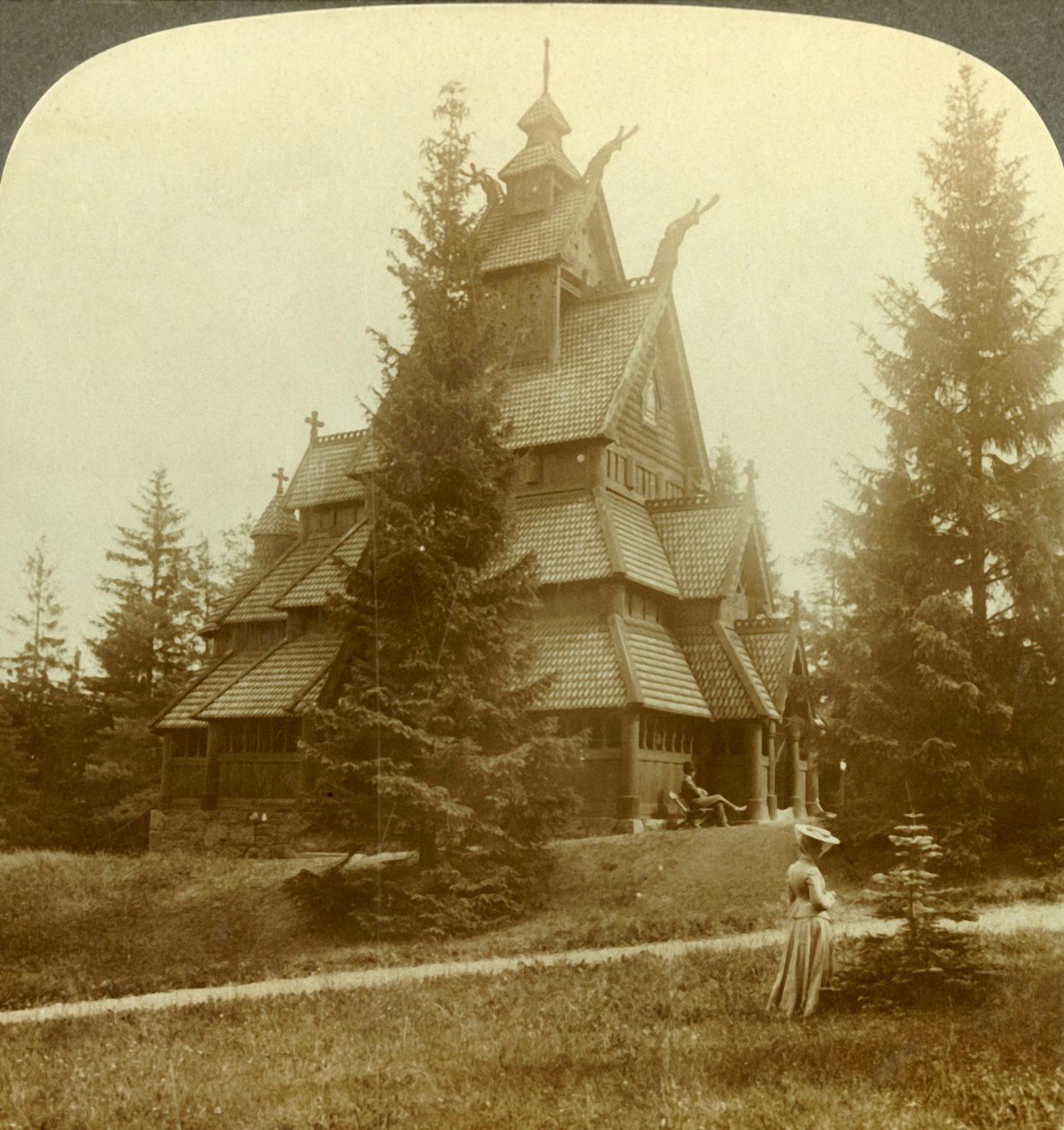 Den gamla kyrkan i Gol, ett pittoreskt 1100-tal. Byggnad i Osoarshal, Norge, c1905. av Unbekannt
